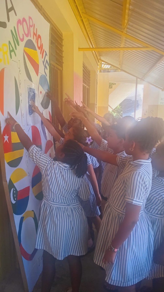 Réaménagement du coin de la francophone à l’école primaire Port Glaud